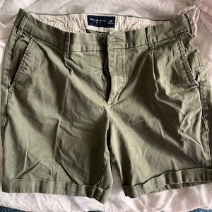 Abercrombie & Fitch Olive Green Single Pleat Shorts - Size 34